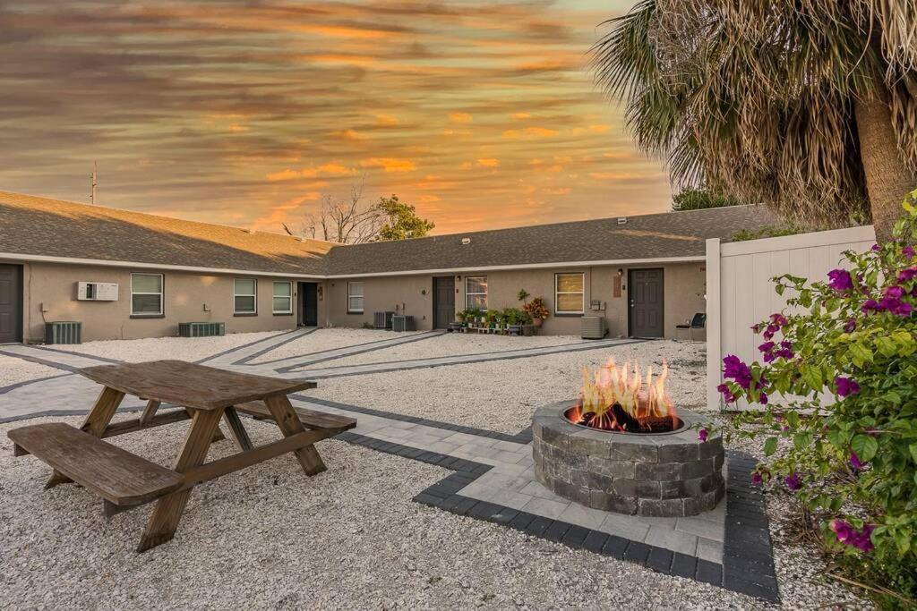 Appartement Driftwood Castle Urban Oasis With Firepit Near Convention Center And Amalie Arena, For 6 *
